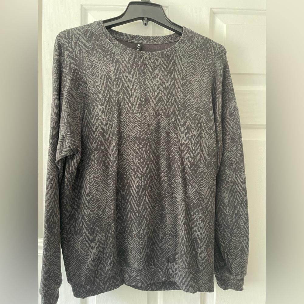 Gray Patterned women’s lightweight crew neck sweatshirt like new never worn